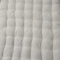 تشک میدوزم هر کی خواست در خدمتم