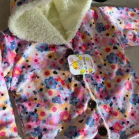 کاپشن|کفش و لباس بچه|صومعه‌سرا, |دیوار