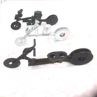 ۳ عدد موتور فلزی دکوری ساخته شده با پیچ و مهره