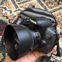 دوربین ۸۵۰d کنون در حد نو با لنز ۵۰