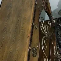 میز کنار سالنی