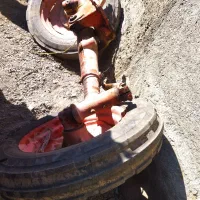 اکسل جلو تراکتور رومانی و یک جفت رینگ و لاستیک جلو