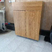 کمد پایه دار