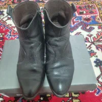 یک جفت کفش تمام چرم در حد نو