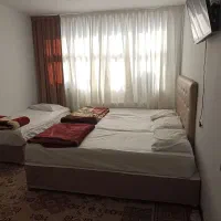 خانم وآقا فقط شهرستانی برای هتل آپارتمان وپارکینگ