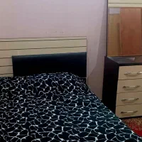 تخت دونفره همراه خوشخواب و میز آرایشی