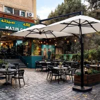 پاستا زن و  سالاد زن و ویتر و سالن کار