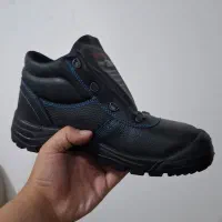 دو عدد پوتین ایمنی|کیف، کفش، کمربند|کرج, کلاک پایین|دیوار