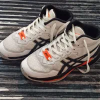 کفش کتانی والیبال ASICS