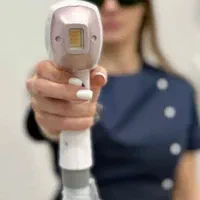 اپراتور با سابقه کار لیزر (پیراپزشک)