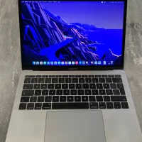 MacBook Pro i5 / 16GB / 256GB