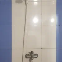 دوش و شیر اب حمام