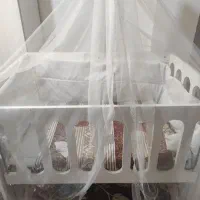 گهواره کنار مادر