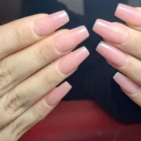 مدل برای کاشت ناخن