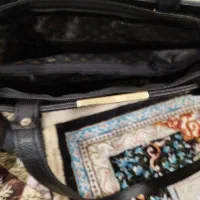 کفش و کیف|کیف، کفش، کمربند|رشت, فلسطین|دیوار