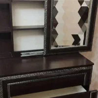 میز آرایش بسیار زیبا و در حد نو ، با چهار کشاب|مبلمان خانگی و میز عسلی|فولادشهر, B8|دیوار