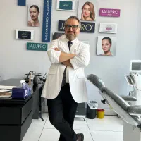 کلینیک پوست و زیبایی مانلی(دکتردهقان)