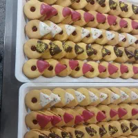 به یک فروشنده خانم جهت کار در قنادی نیازمندیم