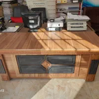 میز مدیریت و کامپیوتر