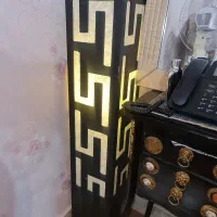 آباژور ایستاده