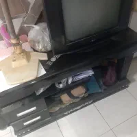 میز و تلویزین