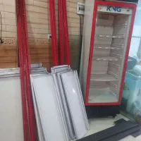 یخچال و قفسه با پاییه مخصوص سوپر مارکت