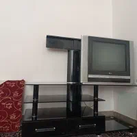 تلویزیون قدیمی و زیر تلویزیونی تمیز سالم بدون عیب