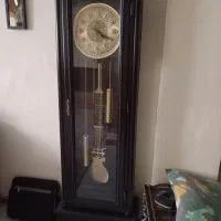 ساعت دیواری ایستاده