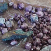 سنگ راف گارنت سبز و طبیعی|جواهرات|ایرانشهر, |دیوار