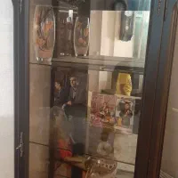 بوفه قدی شیشه ای کاملا سالم