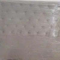 تخت دو نفره با میز ارایش و دو تا پاتختی