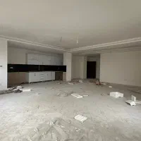 اپارتمان ۱۳۰ متر/سنددار/نزدیک بر اصلی