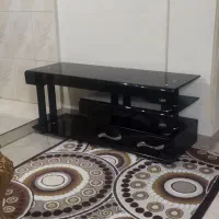 میز شیشه‌ای تلویزیون
