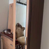 کمدو آویز با اینه ی قدی داخلش رگال لباس دارد|جاکفشی، کمد، دراور|تبریز, |دیوار