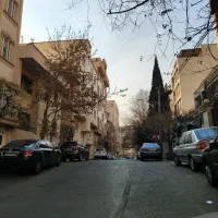 کلنگی ۱۵۰ متر با ۳ طبقه بنا ۱۰۰ متری