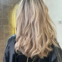مدل و آموزش رنگ مو لایت کراتین پروتئین توسط مربی|خدمات آرایشگری و زیبایی|اصفهان, مسجد مصلی|دیوار