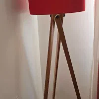 آباژور ایستاده