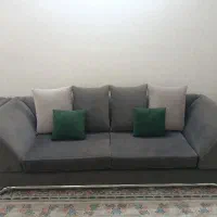 یه دست مبلمان هفت نفره همراه یه عدد میز