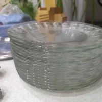 بشقاب و بستنی خوری