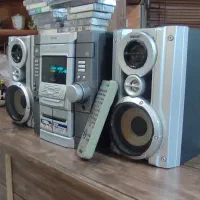 ضبط سونیV 1300کم کار سالم و20عدد نوارکاست