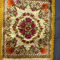 روبالشتی مخمل قدیمی