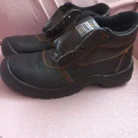 کفش کار ایمنی سایز۴۵ نونو هستش.