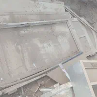 درب سه لنگه پارکینگ آهنی ویک درب آهنی یک حیاط خلوت