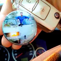 آویز آینه دوطرفه با عکس عزیزانتون جاسوئیچی هم میشه