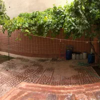 همکف حیاط اختصاصی هشت بهشت