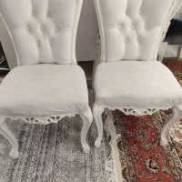 دو عدد صندلی