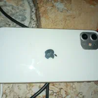 ایفون یازده کم ‌‌کارکرد  وتمیز فقط نیاز به باتری