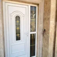 کارگر در پنجره سازی pvc