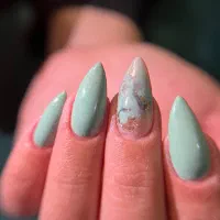 ترمیم ناخن (لاک و خدمات پا هدیه)