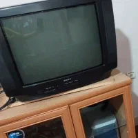 تلویزیون و میز